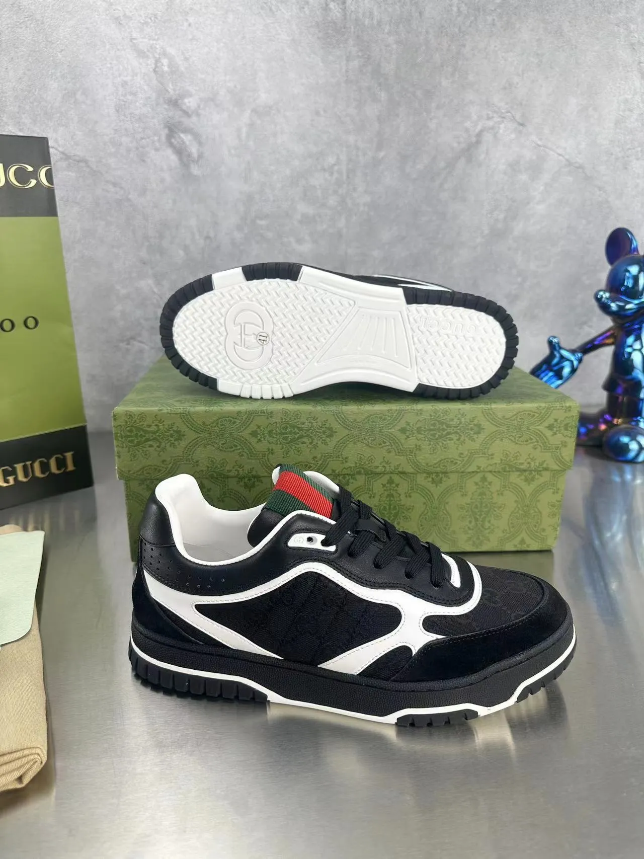 👟👟Ex-factory price 600👟👟 Gucci's latest hot-selling series of high and low-cut distressed couple's sneakers are shipped. The original version is purchased, developed and manufactured. This high-low top sneaker adopts a basketball-style silhouette design, cleverly integrated with hollow panels and distressed effects, showing its unique ingenuity. The ingenuity incorporates brand logo details such as interlocking Double G styling accessories and Gucci lettering, a low-key tribute to the brand's design heritage. Exquisite packaging at the delivery counter 🛍📦 ▪️ Fabric: Original customized imported first-layer cowhide ▪️ Inner lining: Imported first-layer cowhide ▪️ Sole: Original molded TPU sole ▪️ Sole thickness: 3cm ▪️ Size: 35-46 (Male 38 46 customized)